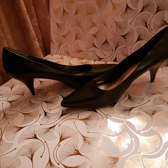 Nine West Black Leather Classic Heels Size 9M - Picture 3 of 11